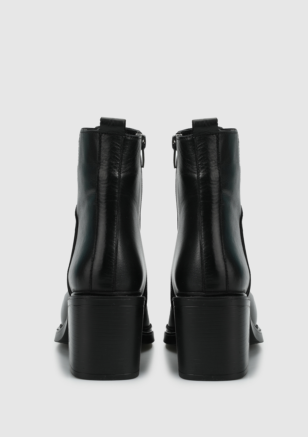 Siyah Deri Kadın Bot - Görsel 5