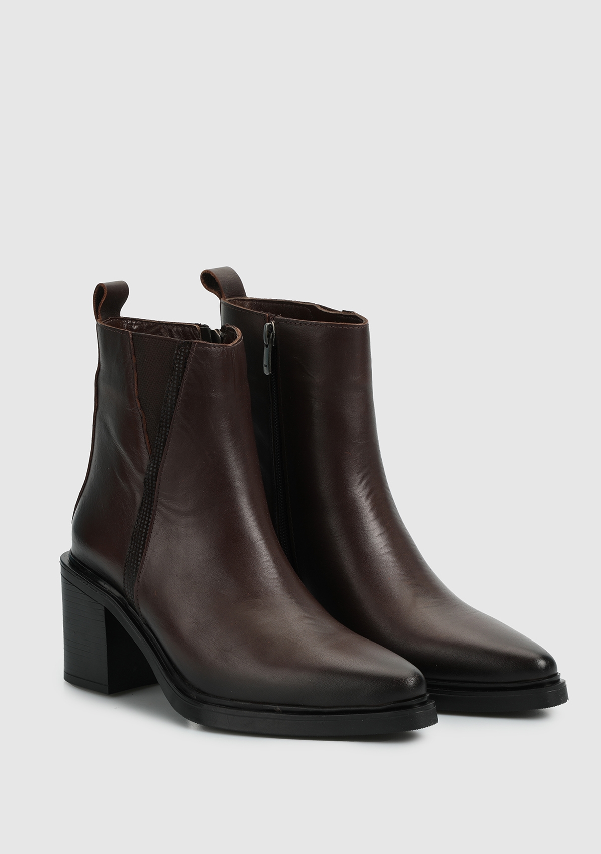 Kahve Deri Kadın Bot - Görsel 3