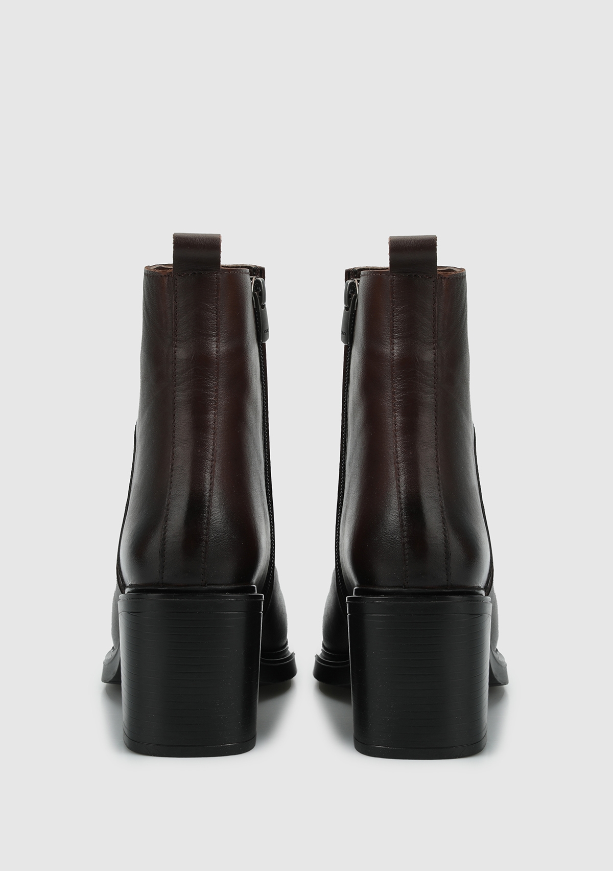 Kahve Deri Kadın Bot - Görsel 5