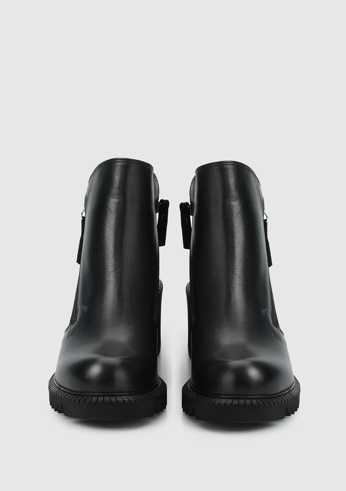 Siyah Deri Kadın Bot - Görsel 4