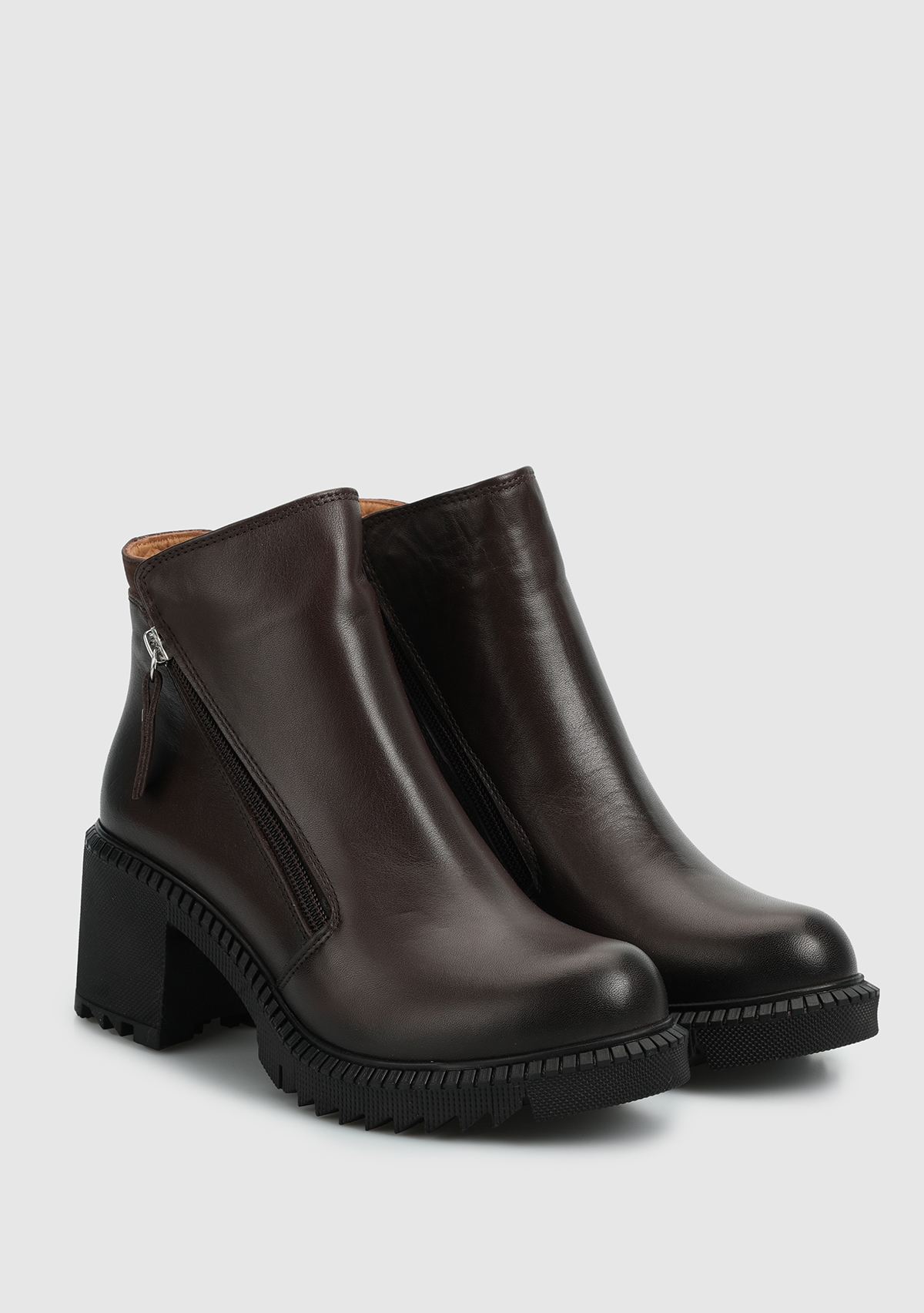 Kahve Deri Kadın Bot - Görsel 3