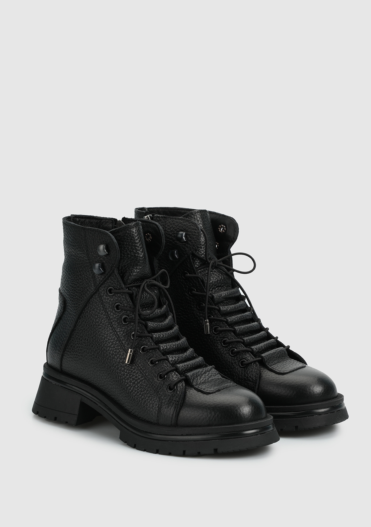 Siyah Deri Kadın Bot - Görsel 3