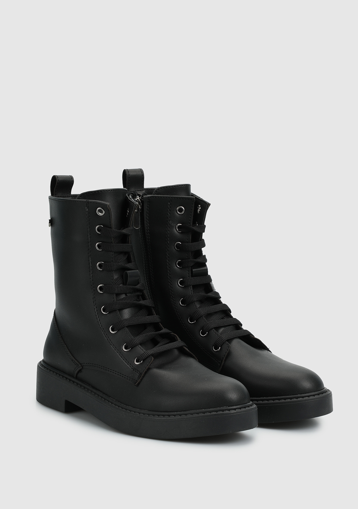 Siyah Kadın Bot - Görsel 3