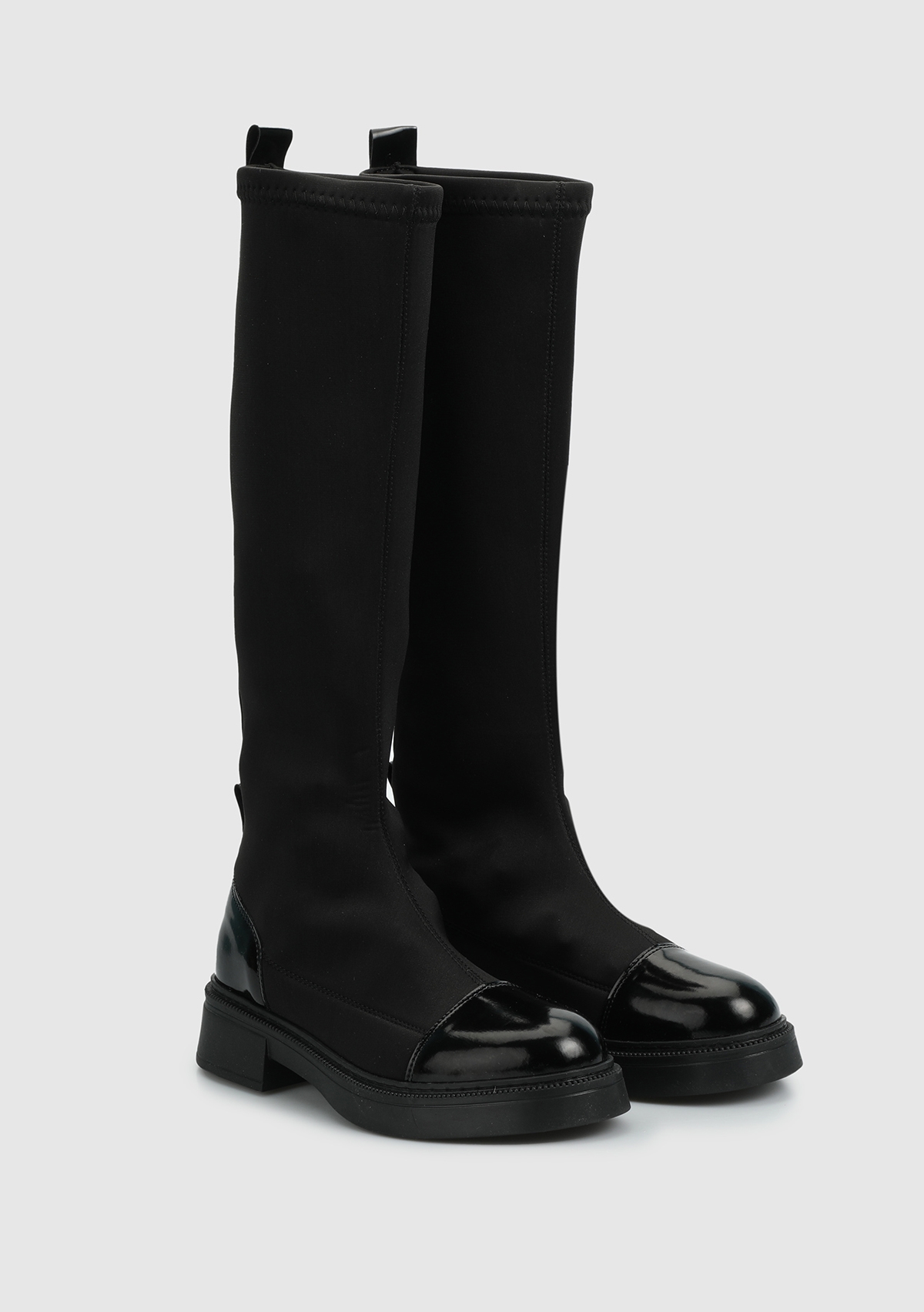 Siyah Kadın Bot - Görsel 3