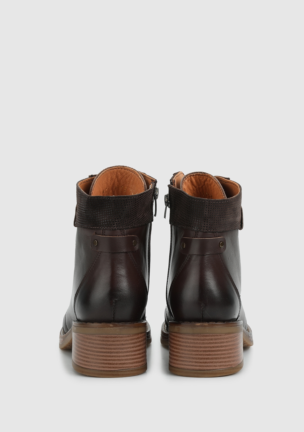 Kahve Deri Kadın Bot - Görsel 5