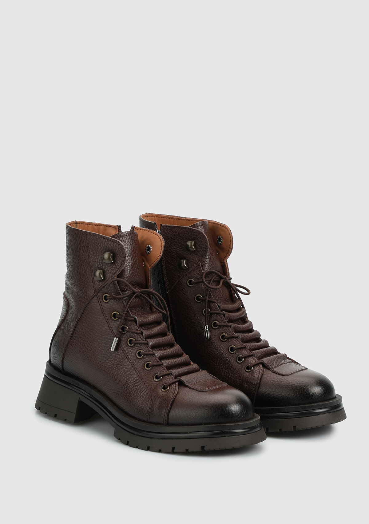 Kahve Deri Kadın Bot - Görsel 3