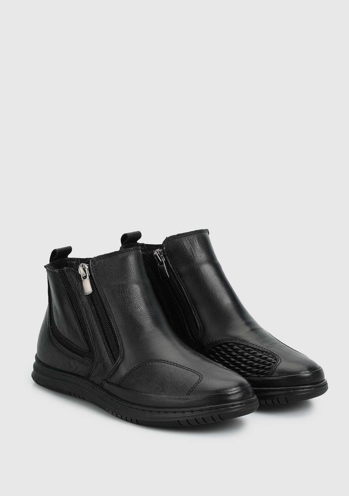 Siyah Deri Kadın Bot - Görsel 3