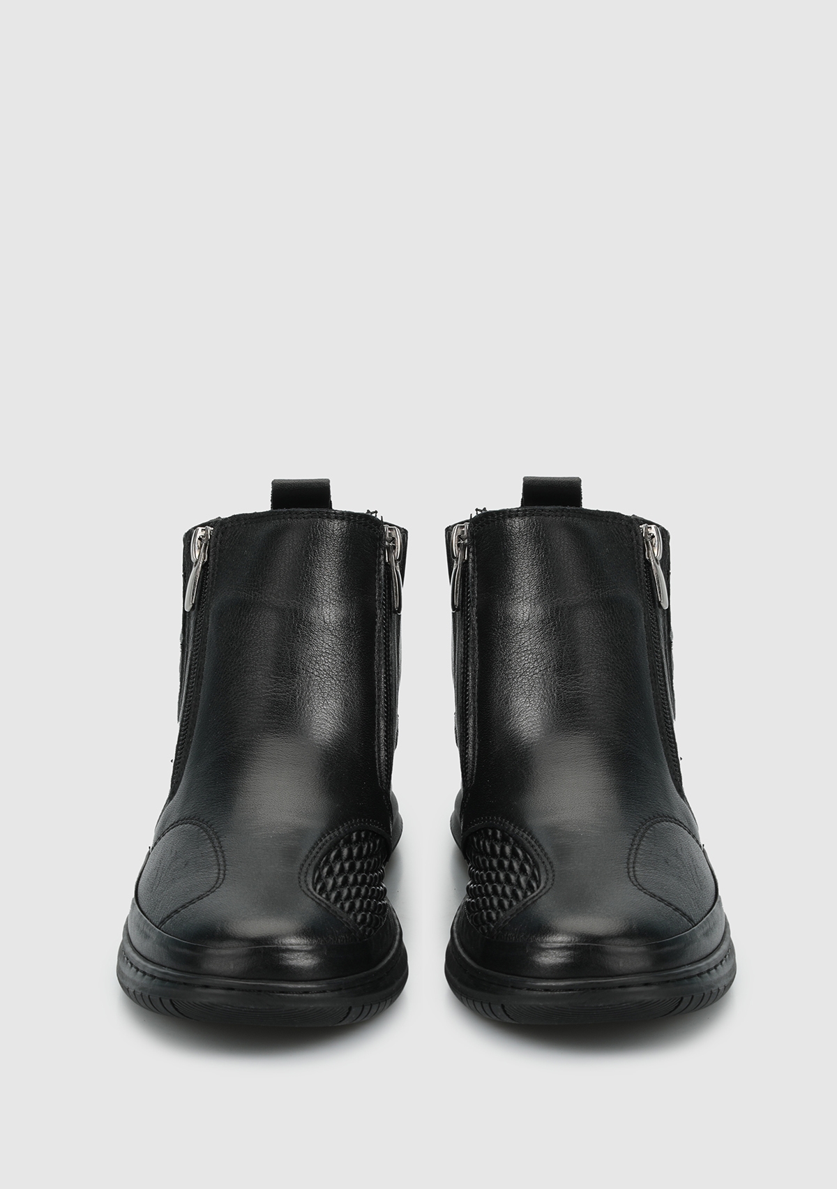 Siyah Deri Kadın Bot - Görsel 4