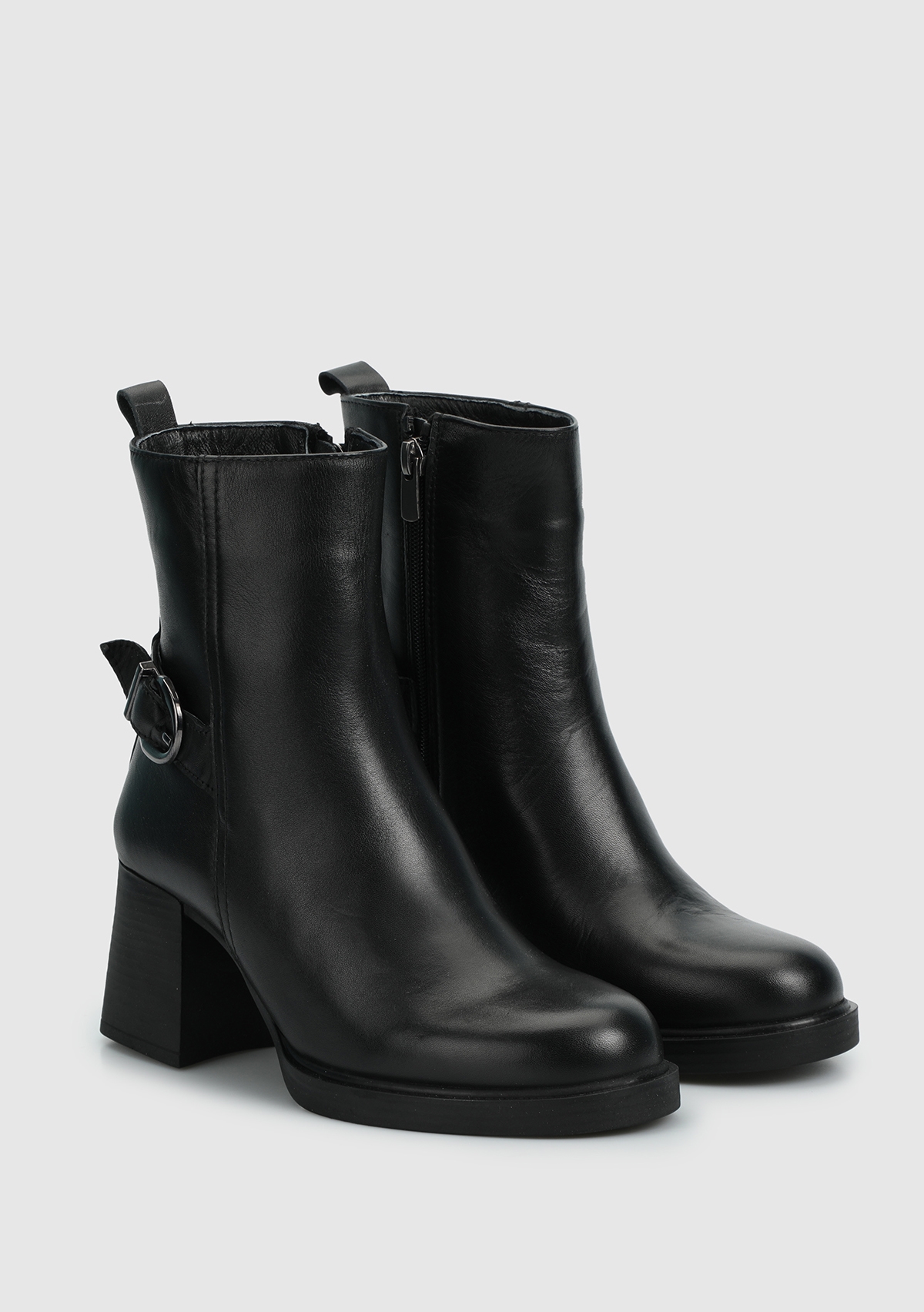 Siyah Deri Kadın Bot - Görsel 3