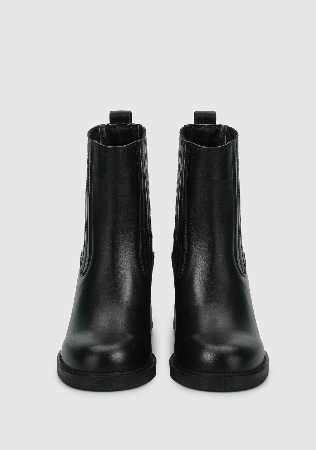 Siyah Deri Kadın Bot - Görsel 4