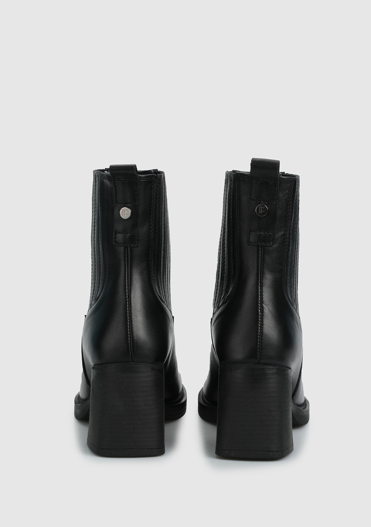 Siyah Deri Kadın Bot - Görsel 5