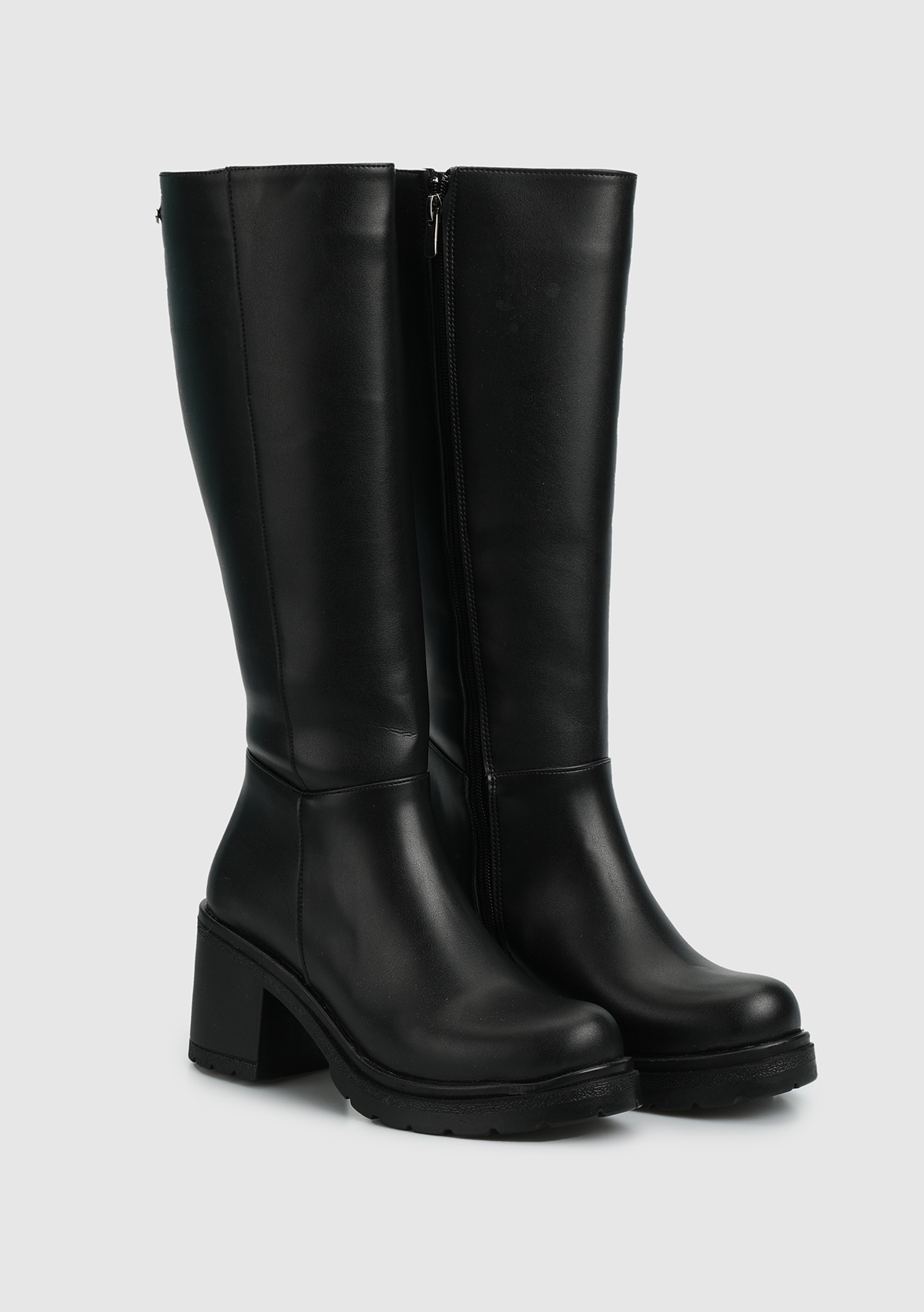 Siyah Kadın Bot - Görsel 3