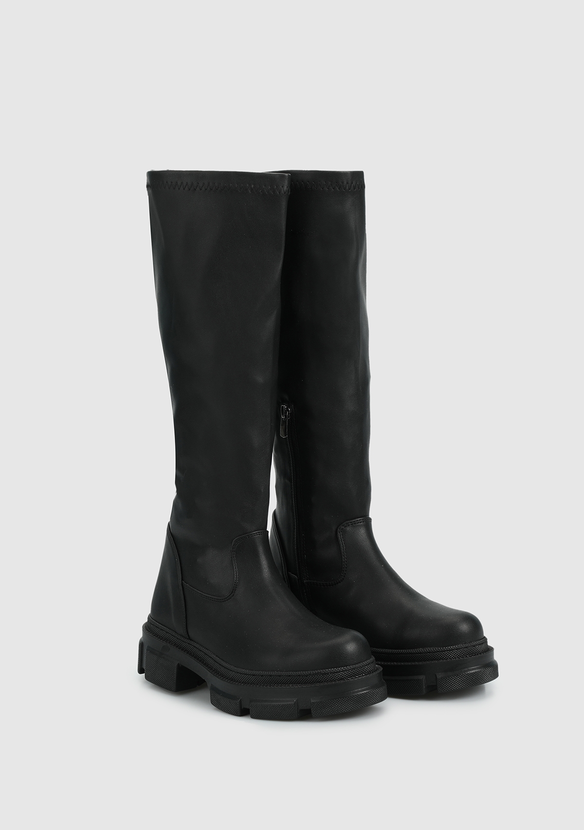 Siyah Kadın Bot - Görsel 3