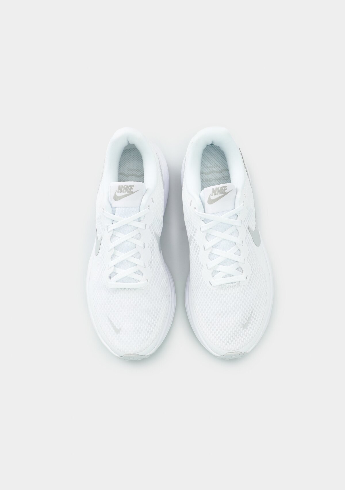 Nike Beyaz Nike Revolution 8