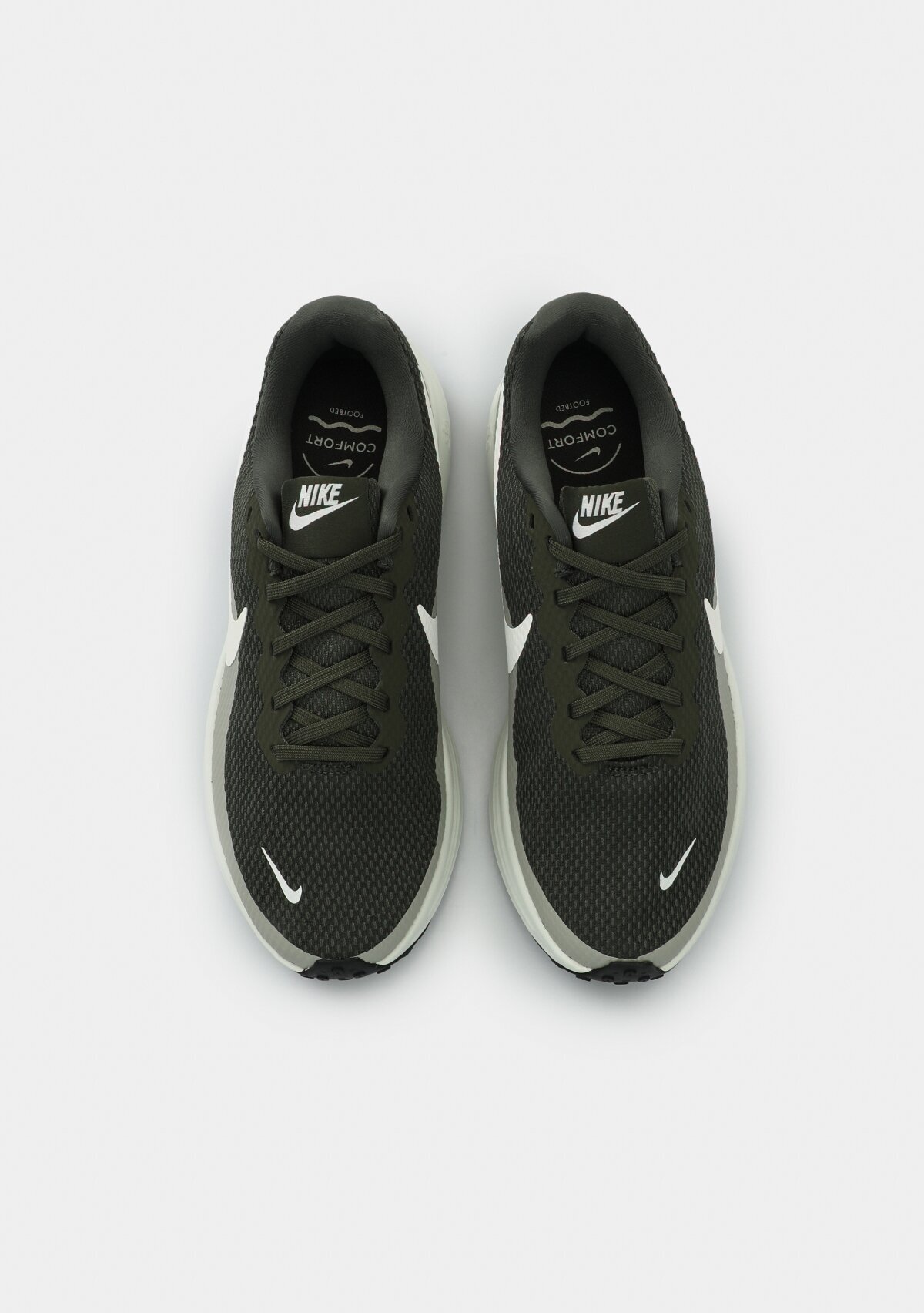 Nike Haki Nike Revolution 8